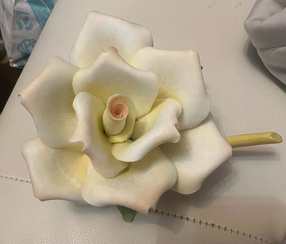 Vintage Capodimonte Style Hand-Painted Porcelain Rose Sculpture